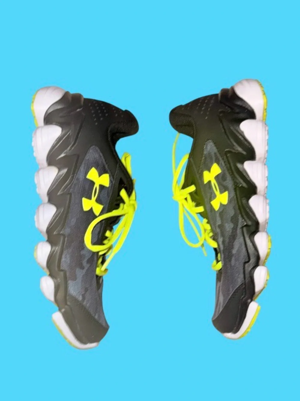 UNDER ARMOUR SPINE DISRUPT bog boys running tennis shoes size 6.5 - MINT!